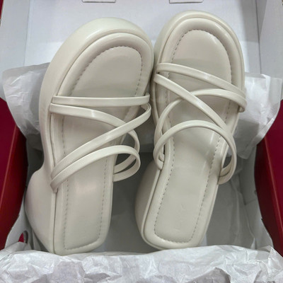 สีสัน: สีขาว / Size : 35