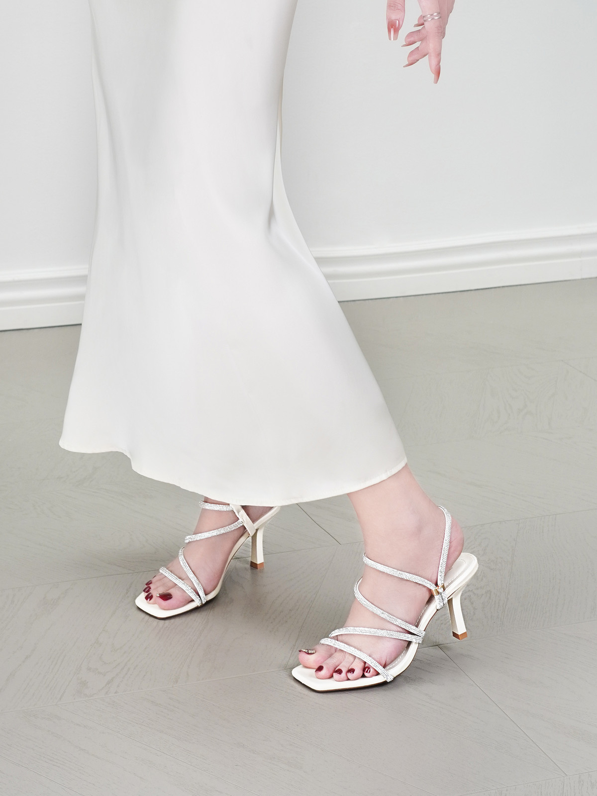 รองเท้าส้นสูงแบบเปิดหน้า DL0532