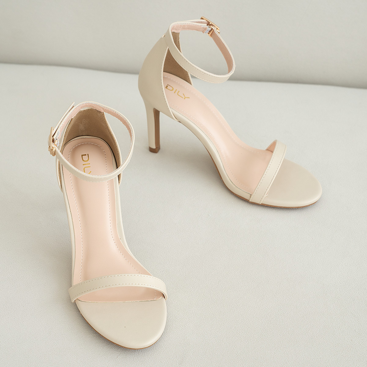 รองเท้าส้นสูงแบบเปิดหน้า AA0346 