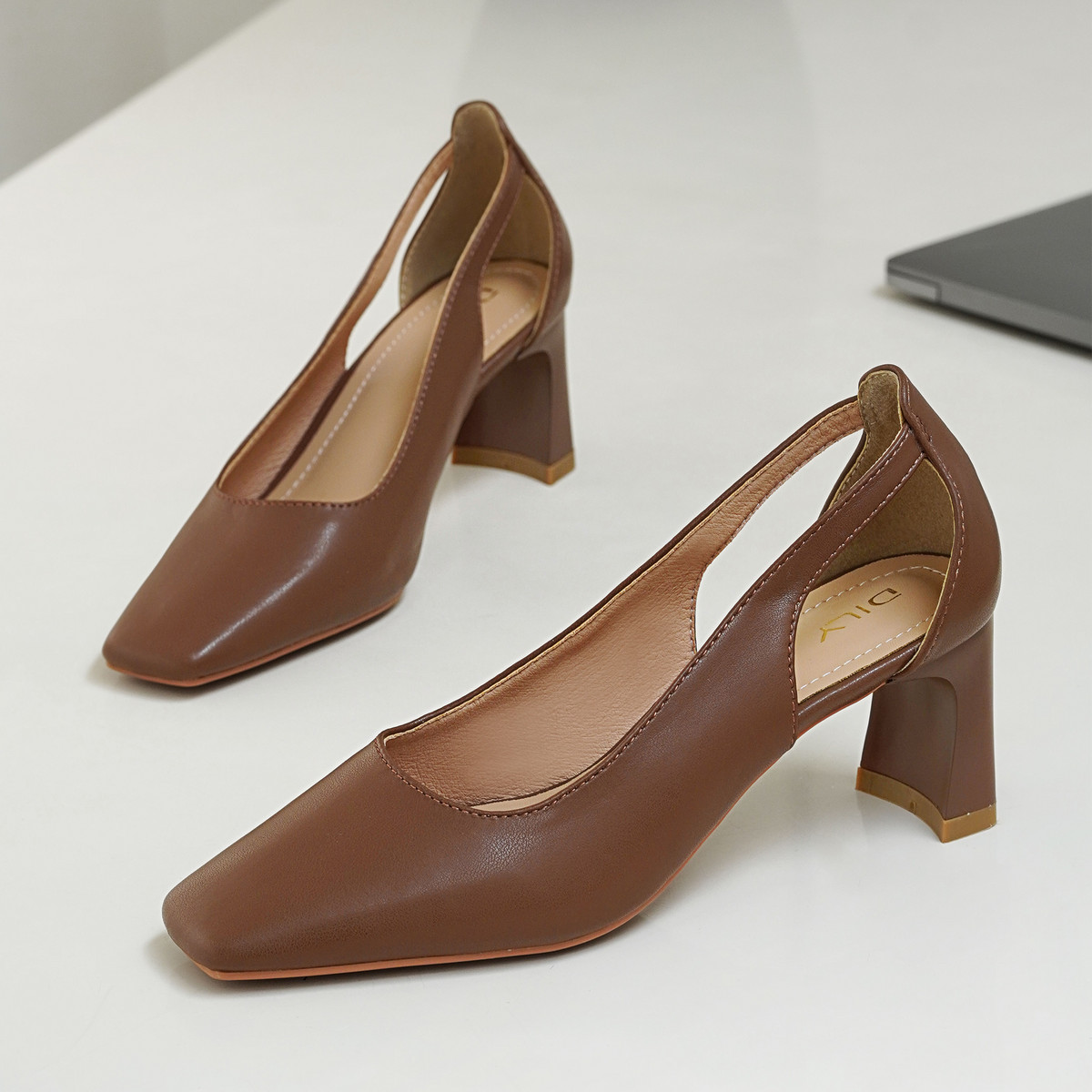 รองเท้าส้นสูงผู้หญิง AA0457