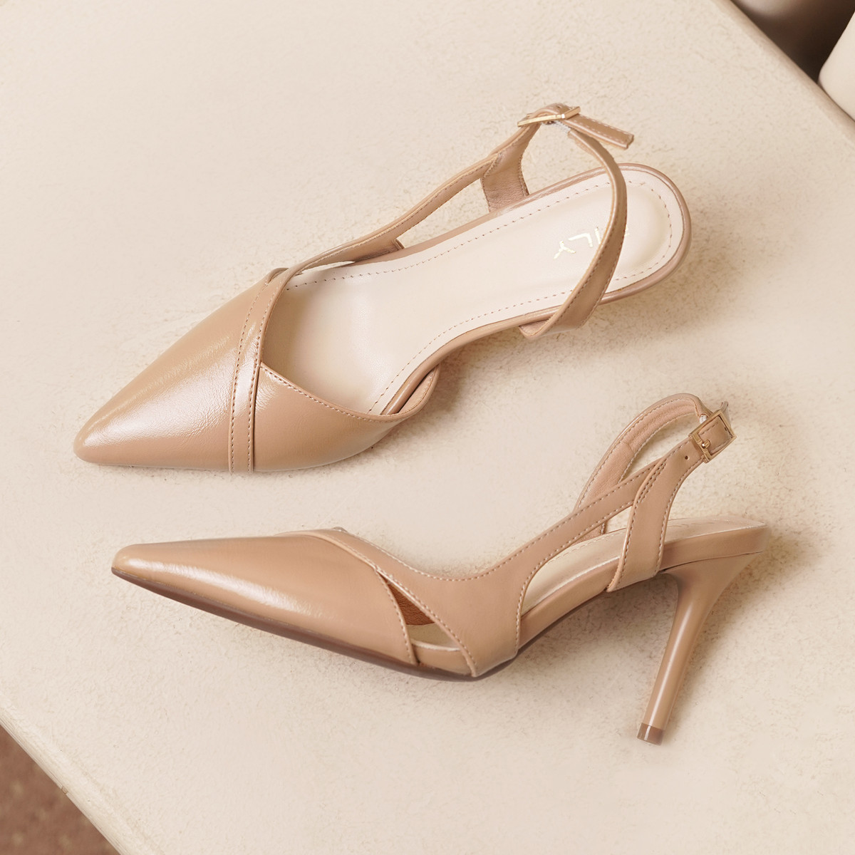 รองเท้าสลิงแบ็ค AA0478