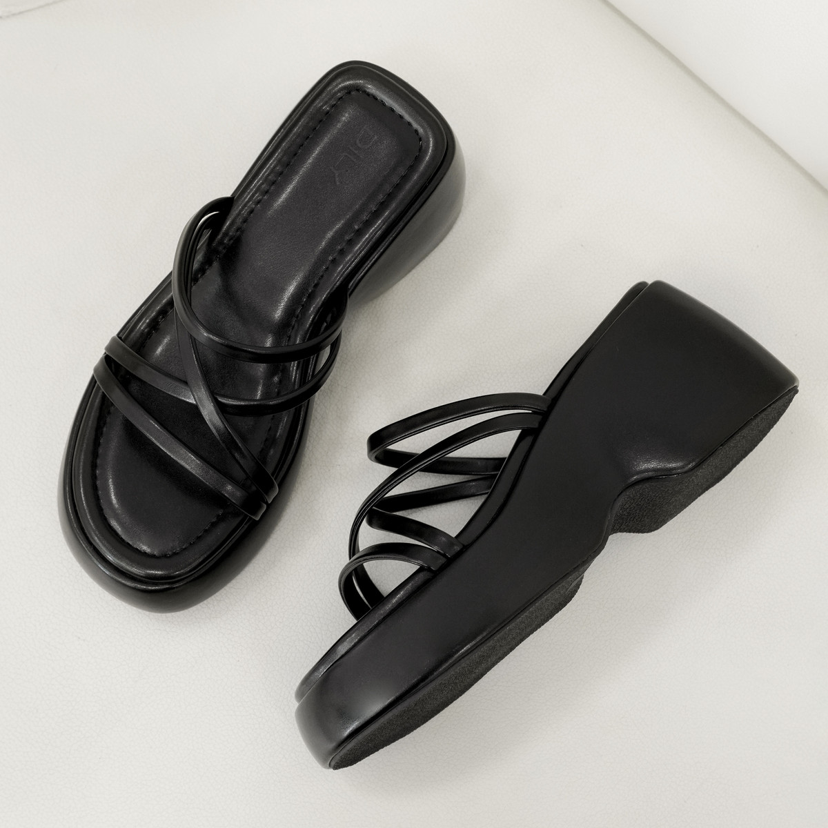 รองเท้าแตะพื้นหนา DL0590