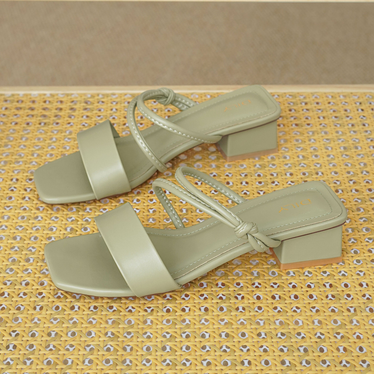 รองเท้าเปิดส้นส้นสูง AA0278