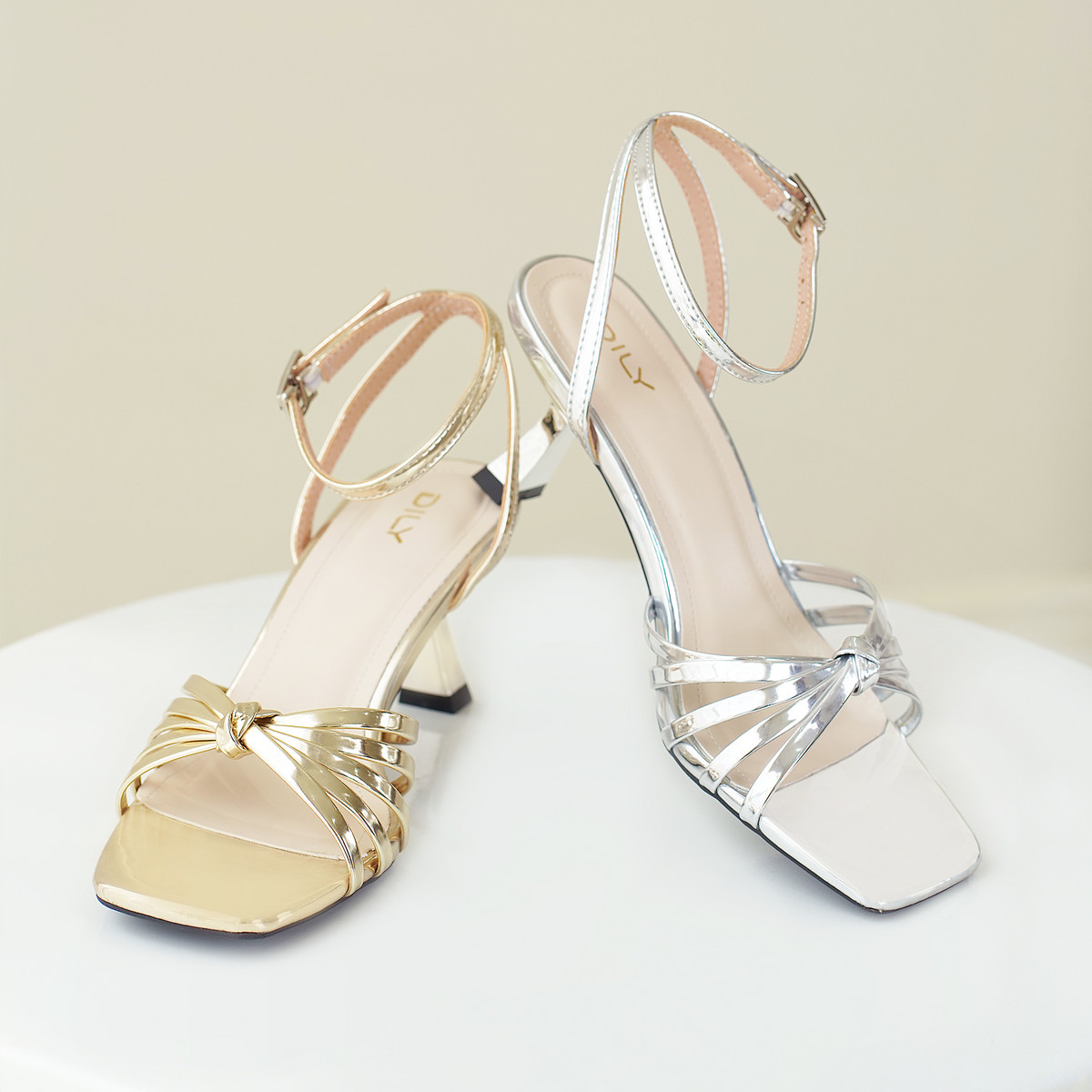 รองเท้าส้นสูงแบบเปิดหน้า DL0584