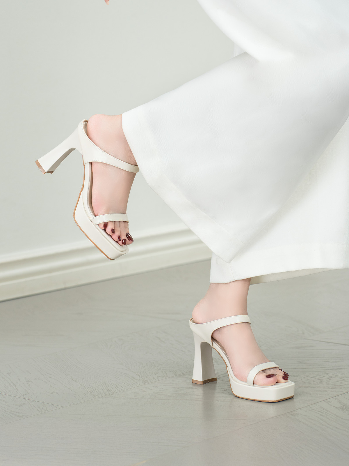 รองเท้าเปิดส้นส้นสูง DL0611