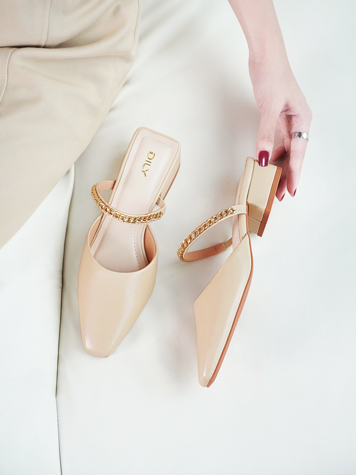 รองเท้ามิวล์ส้นสูง DL0539