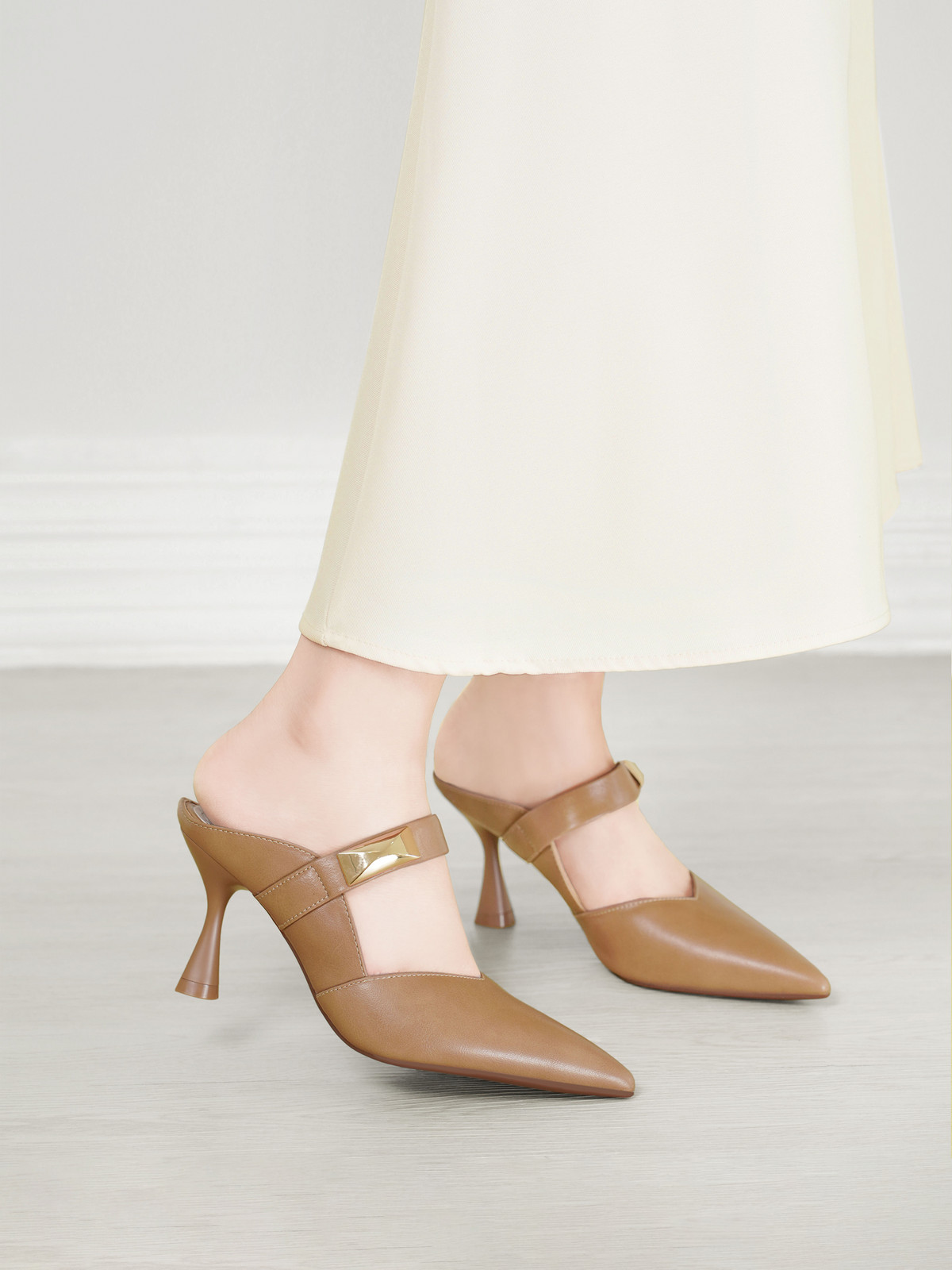 รองเท้ามิวล์ส้นสูง DL0589