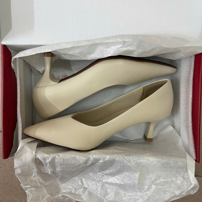 สีสัน: ครีม / Size : 37