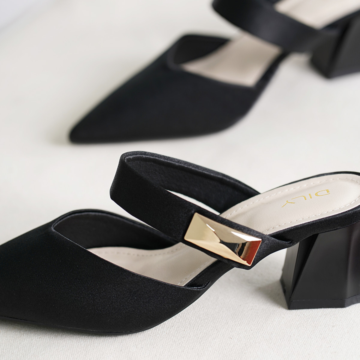 รองเท้าเปิดส้นส้นสูง DL0574