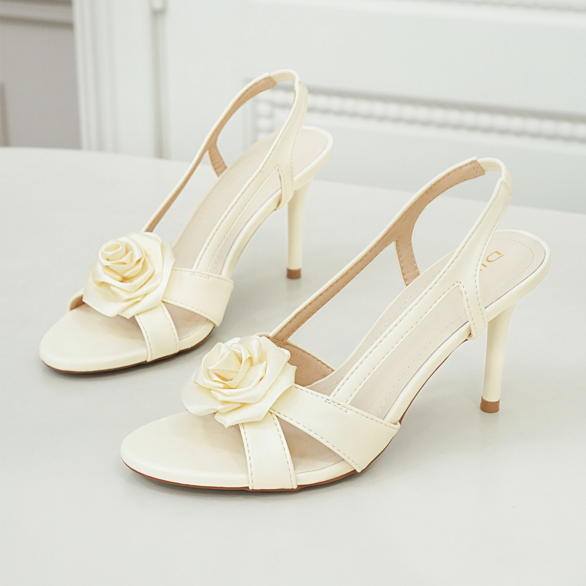 รองเท้าส้นสูงผู้หญิง DL0583