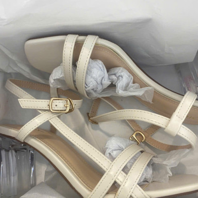 สีสัน: สีขาว / Size : 38