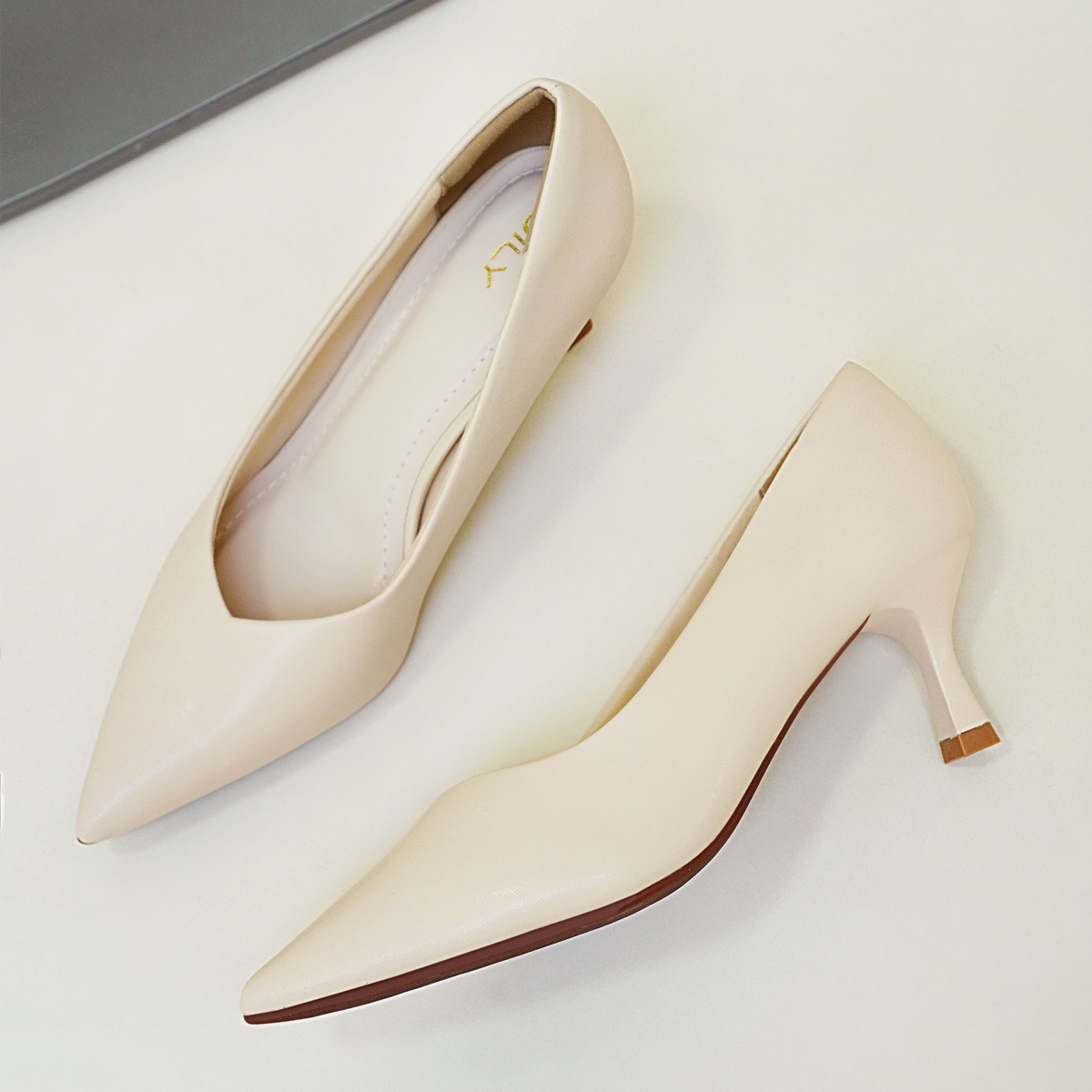 รองเท้าส้นสูงใส่สบาย DL0586