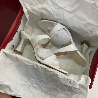 สีสัน: สีขาว / Size : 38