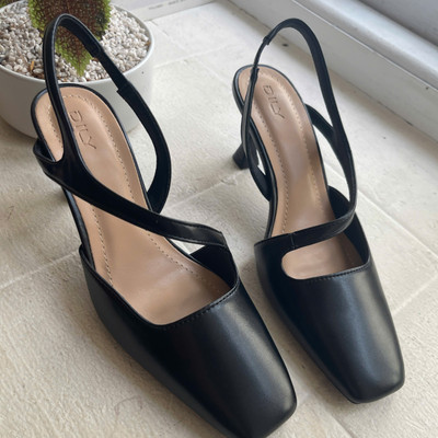 สีสัน: ดำ / Size : 35