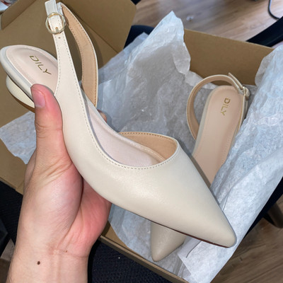 สีสัน: ครีม / Size : 35