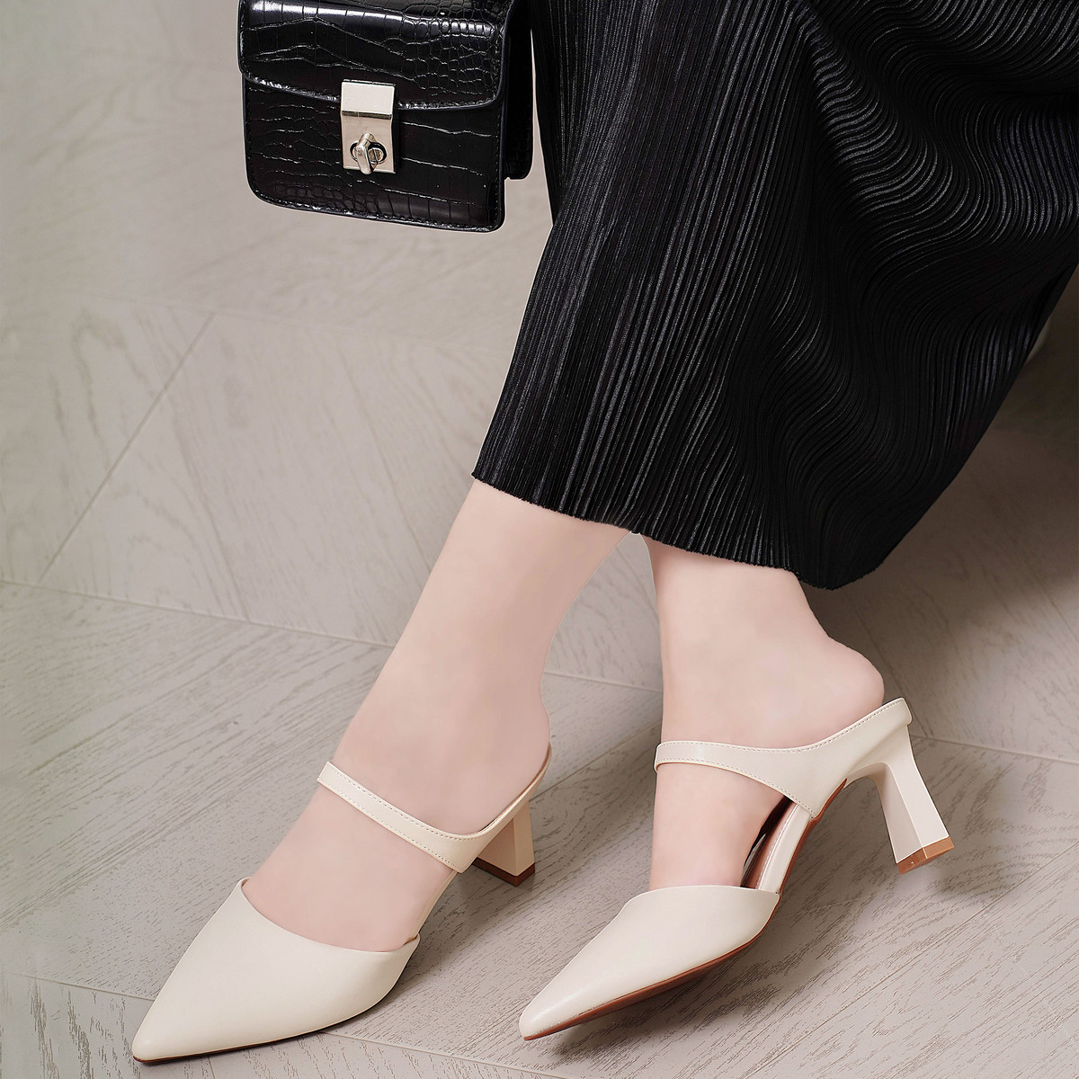 รองเท้ามิวล์ส้นสูง AA0454