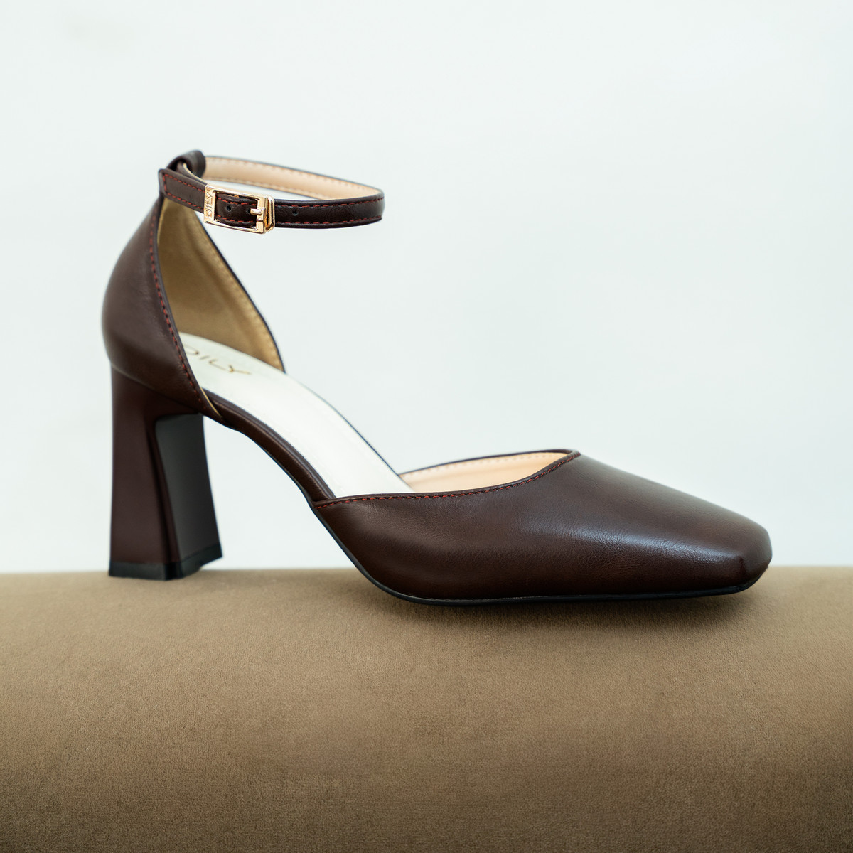 รองเท้าปิดหน้าเท้า DL0629