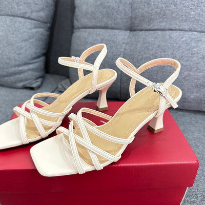 สีสัน: ครีม / Size : 35