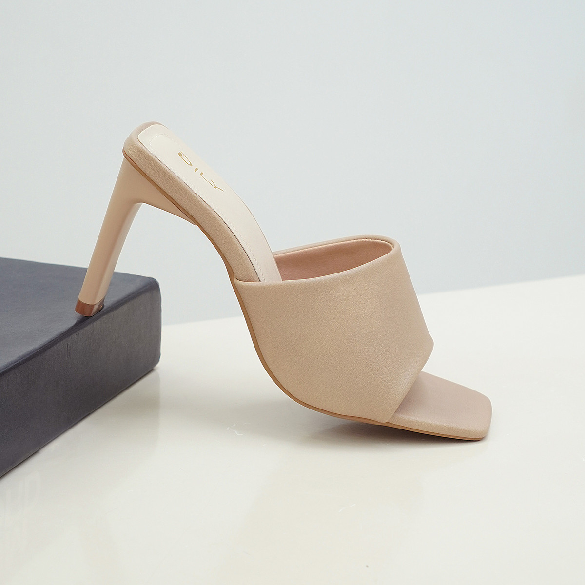 รองเท้าเปิดส้นส้นสูง DL0602