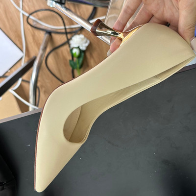 สีสัน: ครีม / Size : 37