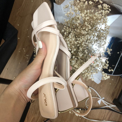 สีสัน: สีขาว / Size : 36