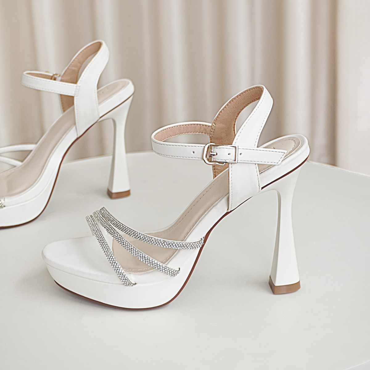 รองเท้าแตะส้นตึกผู้หญิง DL0541