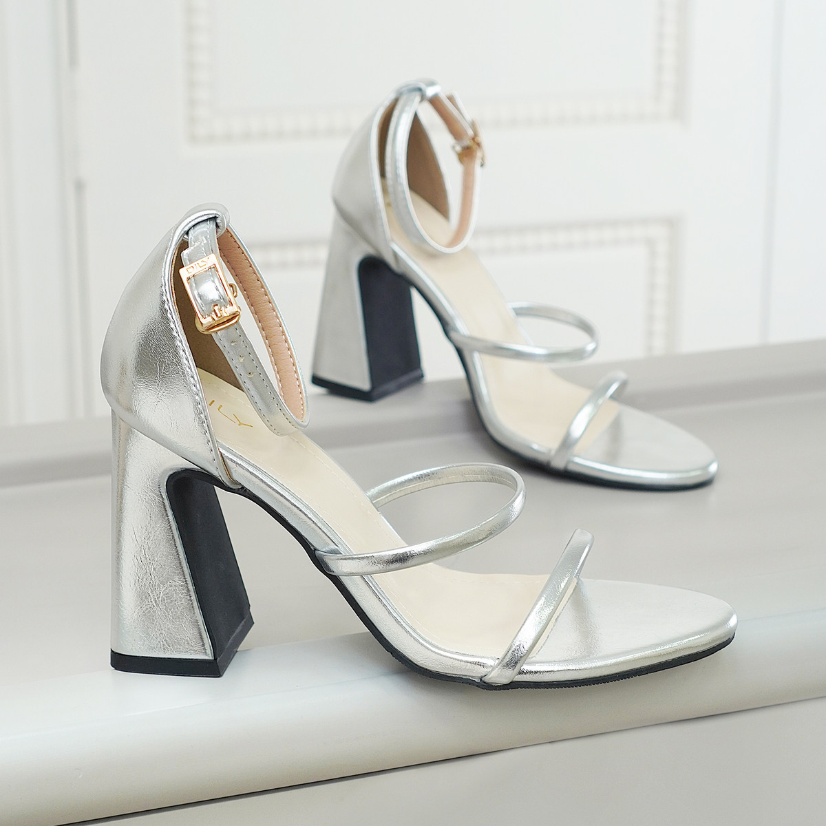 รองเท้าส้นสูงผู้หญิง DL0581