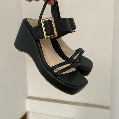 สีสัน: ดำ  / Size : 37