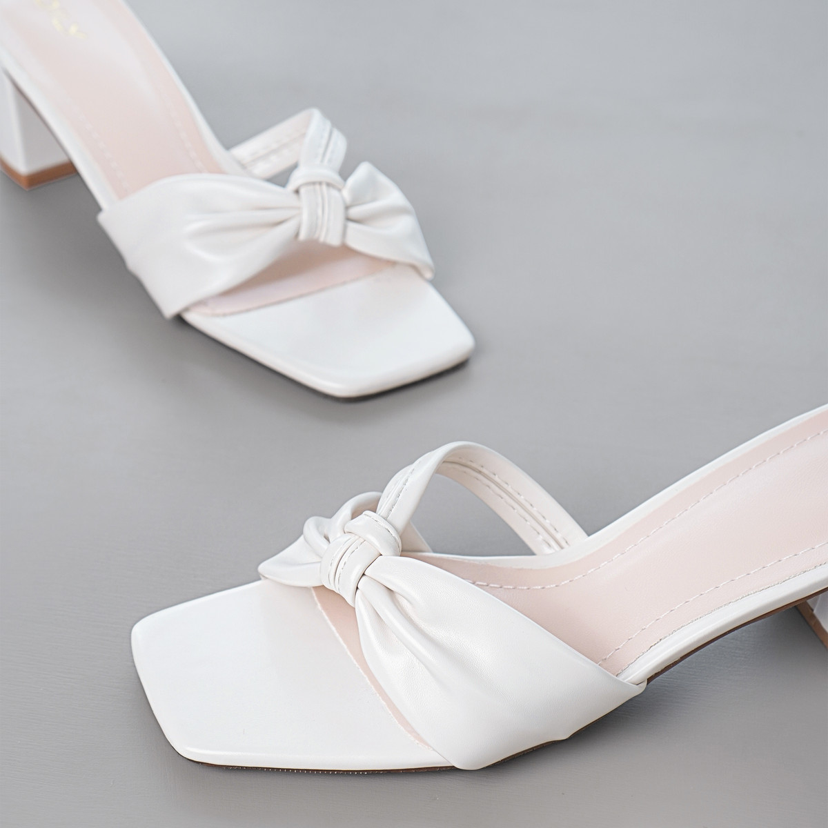 รองเท้าเปิดส้นส้นสูง AA0292