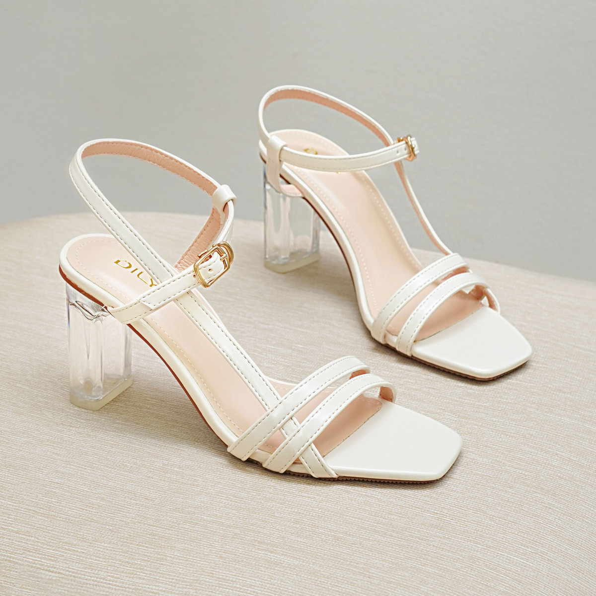 รองเท้าส้นสูงผู้หญิง AA0288