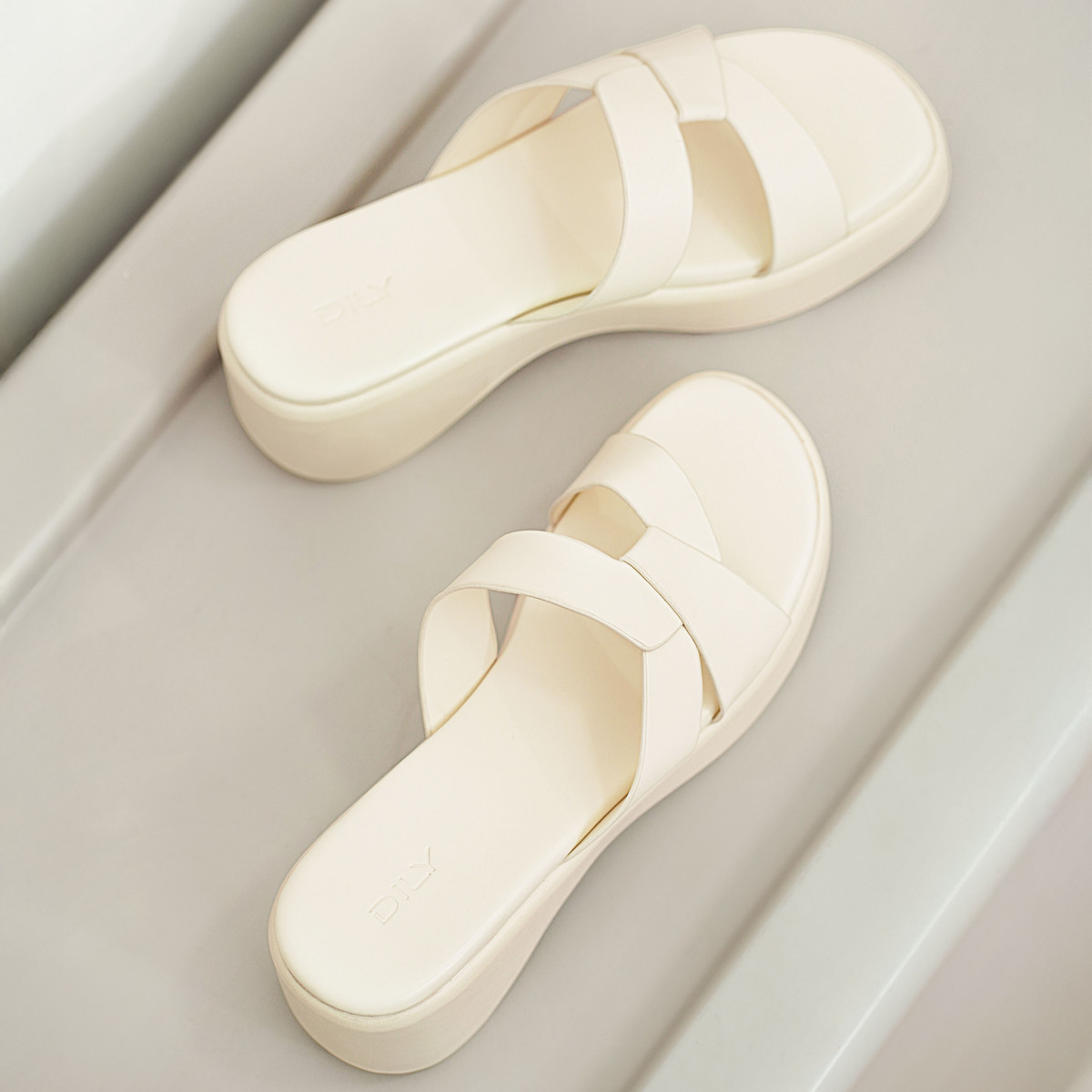 รองเท้าแตะพื้นหนา AA0429