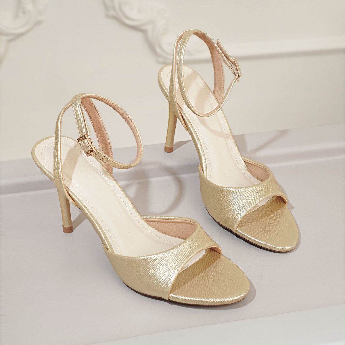 รองเท้าส้นสูงแบบเปิดหน้า DL0573