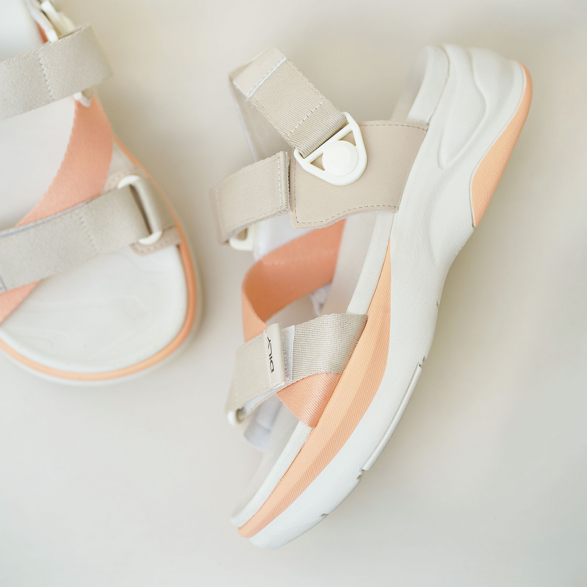 รองเท้าแตะส้นตึกผู้หญิง DL0575