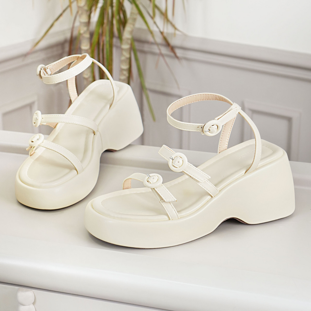 รองเท้าแตะส้นตึกผู้หญิง DL0587