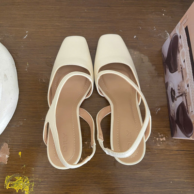 สีสัน: ครีม / Size : 37