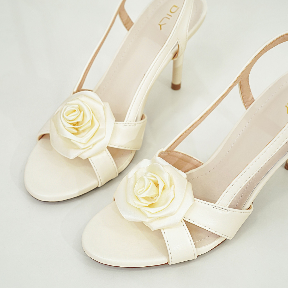 รองเท้าส้นสูงผู้หญิง DL0583