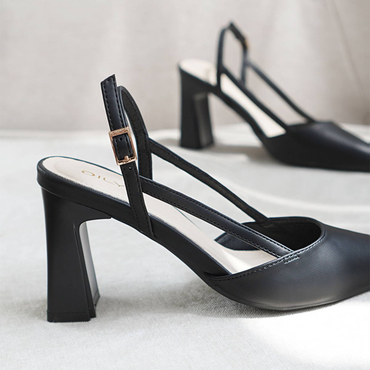 รองเท้าสลิงแบ็ค DL0551