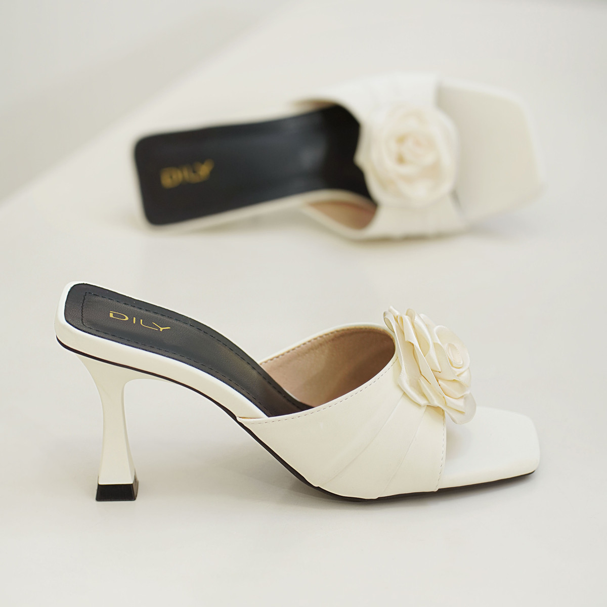 รองเท้าเปิดส้นส้นสูง DL0577