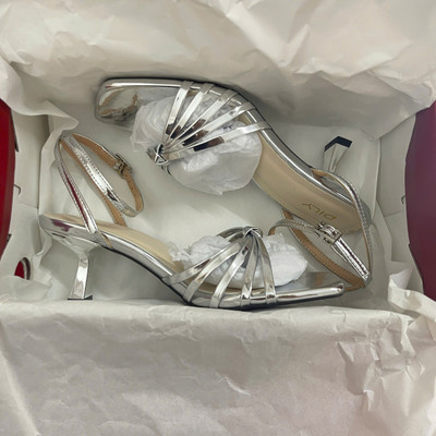 สีสัน: สีเงินค่ะ / Size : 38