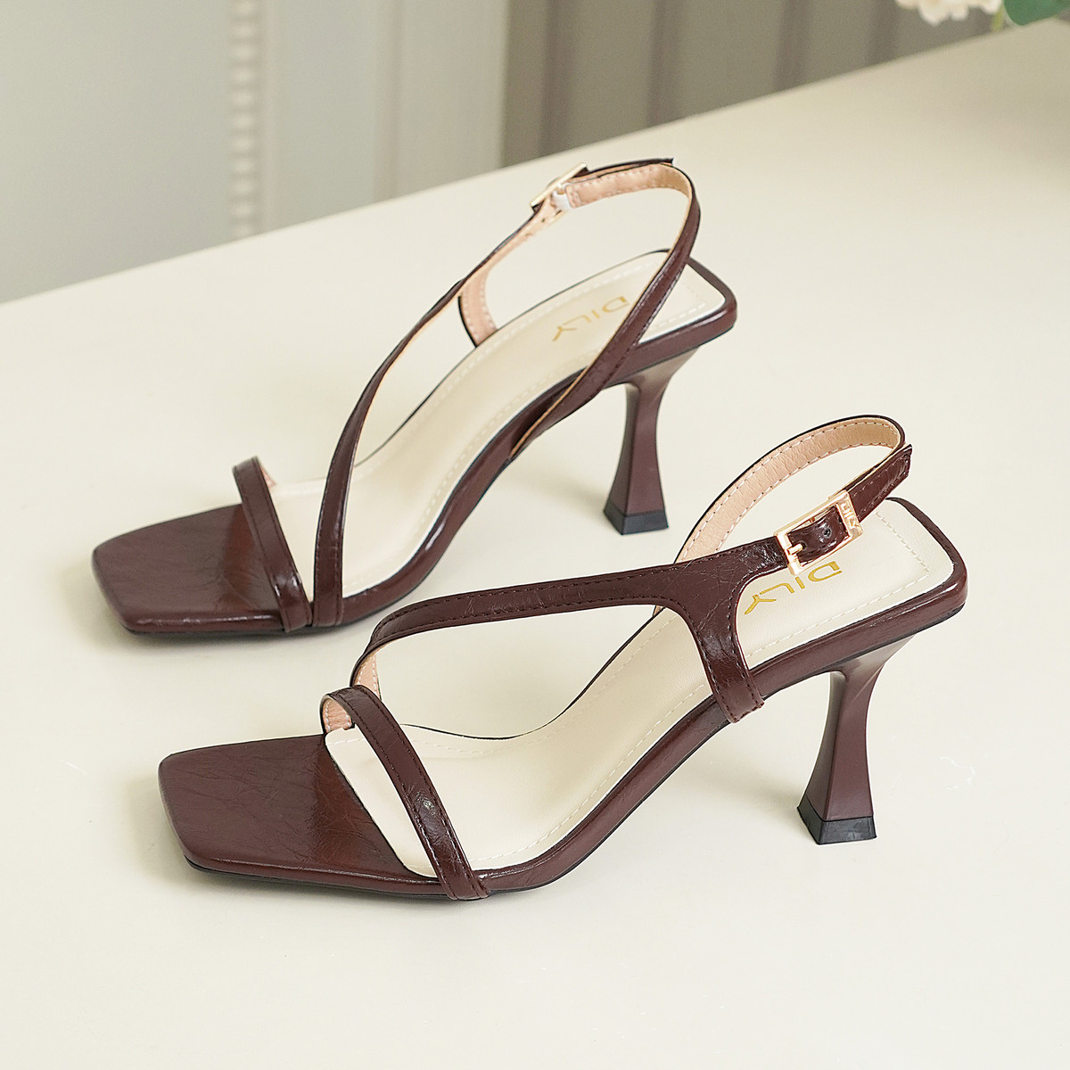 รองเท้าส้นสูงผู้หญิง DL0608