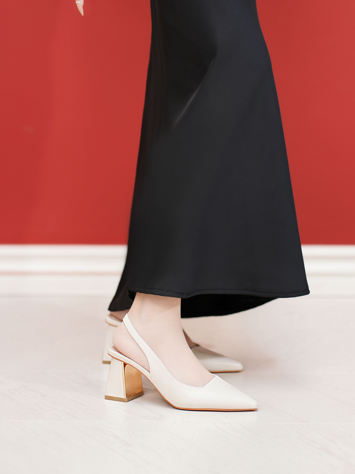 รองเท้าสลิงแบ็ค AA0375