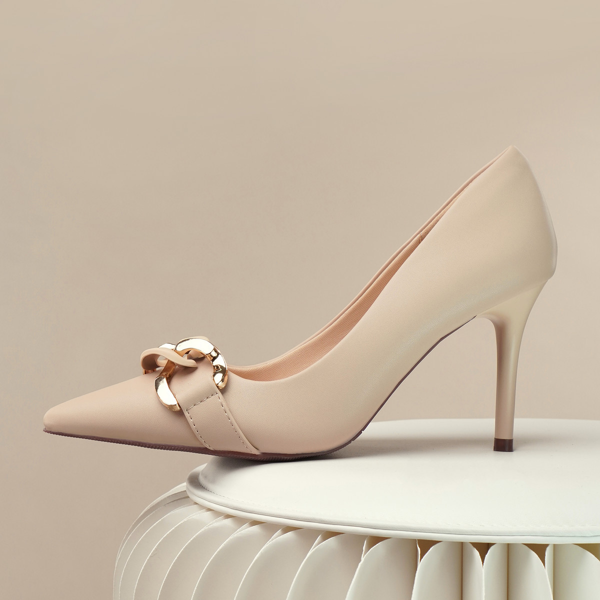 รองเท้าส้นสูงปลายแหลม AA0451