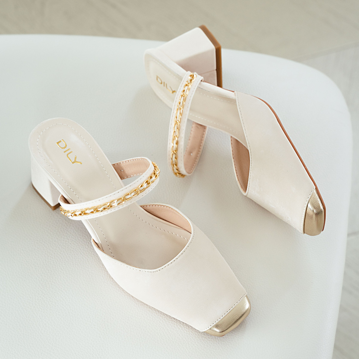 รองเท้ามิวล์ส้นสูง DL0623