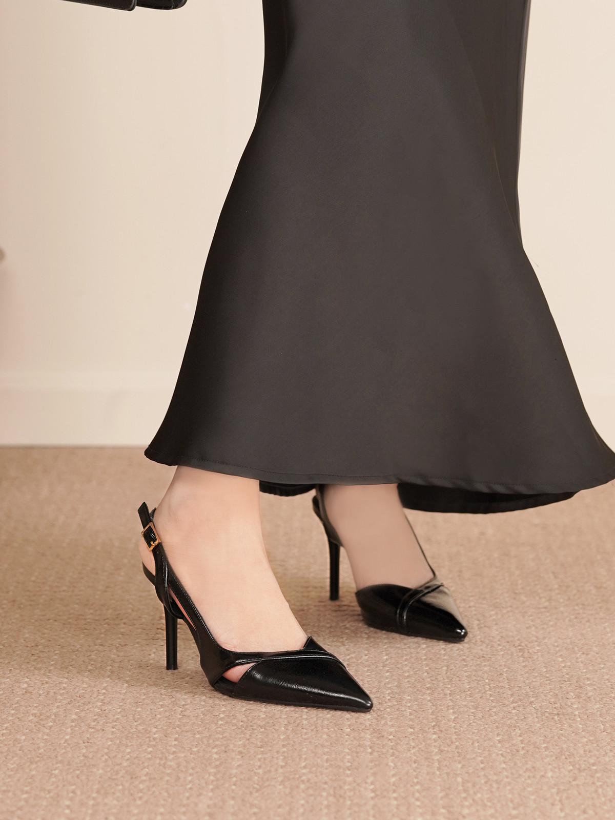 รองเท้าสลิงแบ็ค AA0478