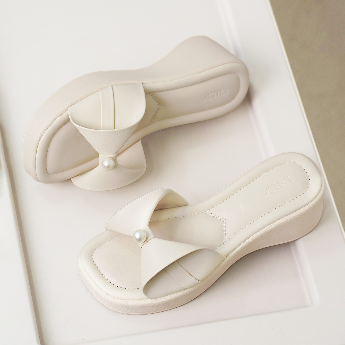 รองเท้าแตะพื้นหนา DL0597