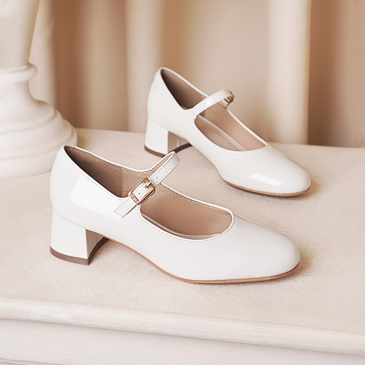 รองเท้าส้นสูงใส่สบาย DL0543