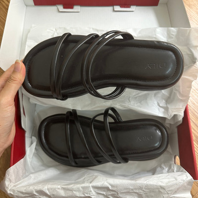 สีสัน: ดำ  / Size : 37