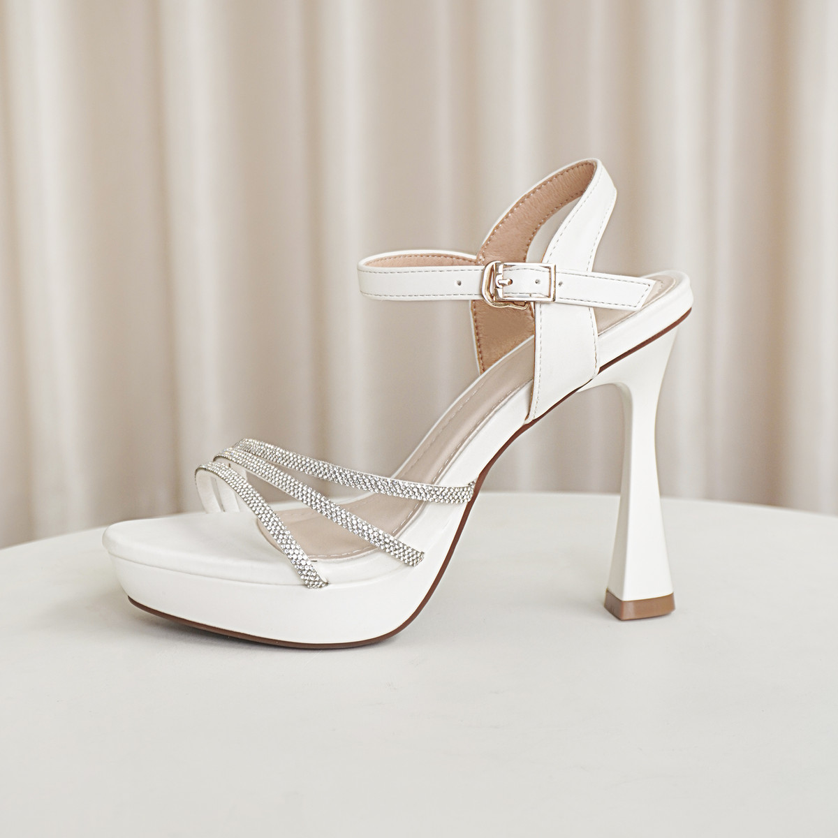 รองเท้าแตะส้นตึกผู้หญิง DL0541