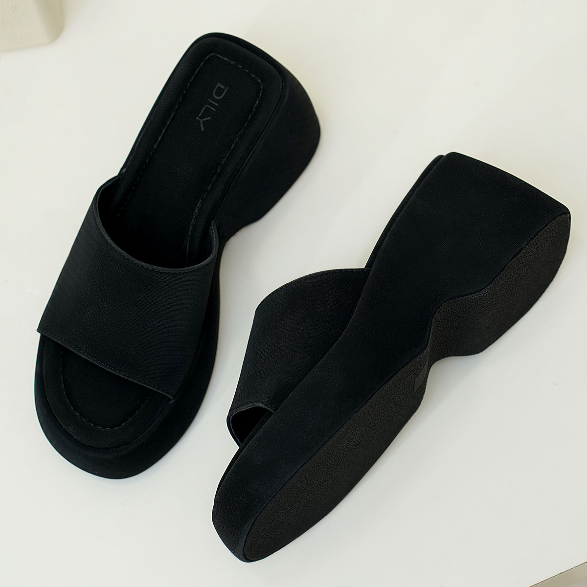 รองเท้าแตะพื้นหนา DL0591