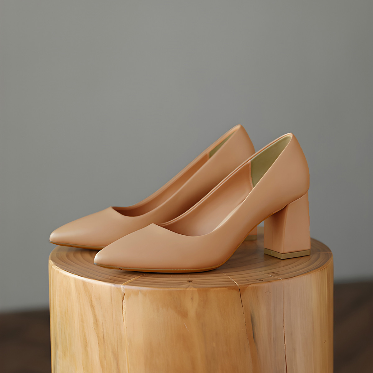 รองเท้าส้นสูงพื้นเหลี่ยม AA0265